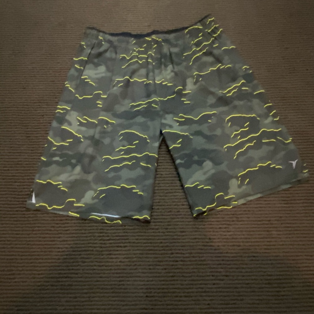 Men’s Old Navy Active 10”(inseam) Workout Shorts.
